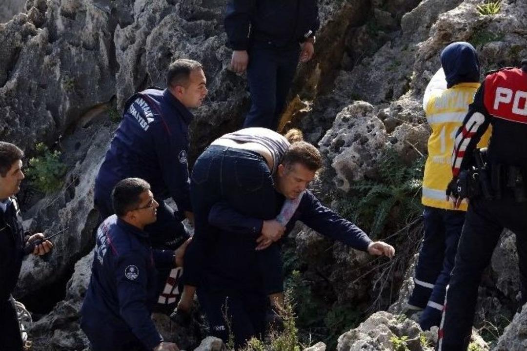 İtfaiye Erinin Omzunda Hayata Tutundu