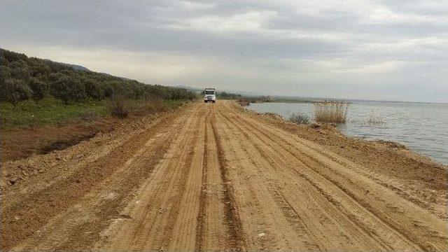 Gölmarmara’da Mahalle Yolları Düzenleniyor