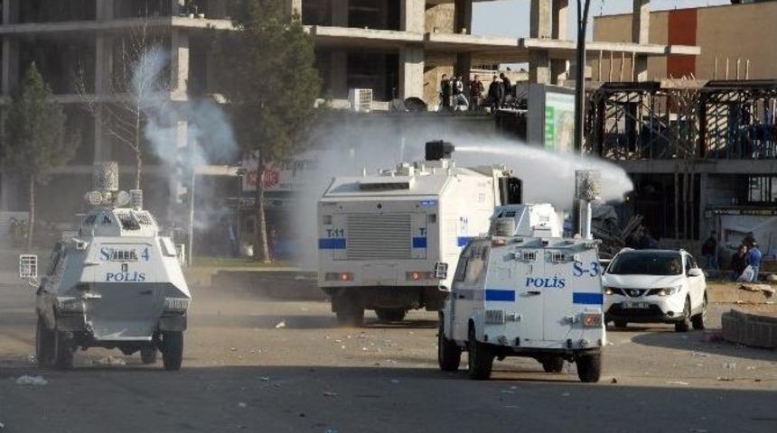 Demirtaş&rsquo;ın Mitinginin Ardından Olaylar &Ccedil;ıktı: 5 G&ouml;zaltı