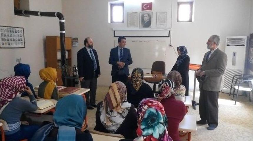 İl M&uuml;ft&uuml;s&uuml; Ve Vali Yardımcısı İl&ccedil;e M&uuml;ft&uuml;s&uuml;n&uuml; Ziyaret Etti