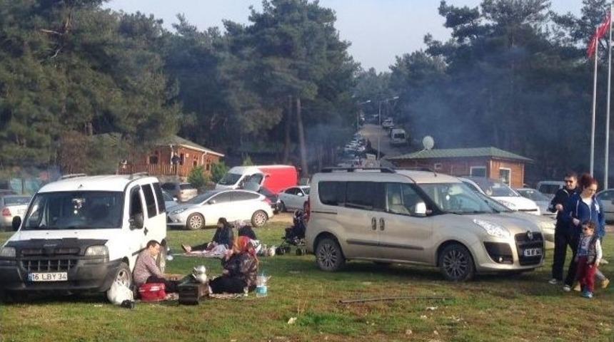 Bursa&rsquo;da Piknik Alanları Doldu Taştı