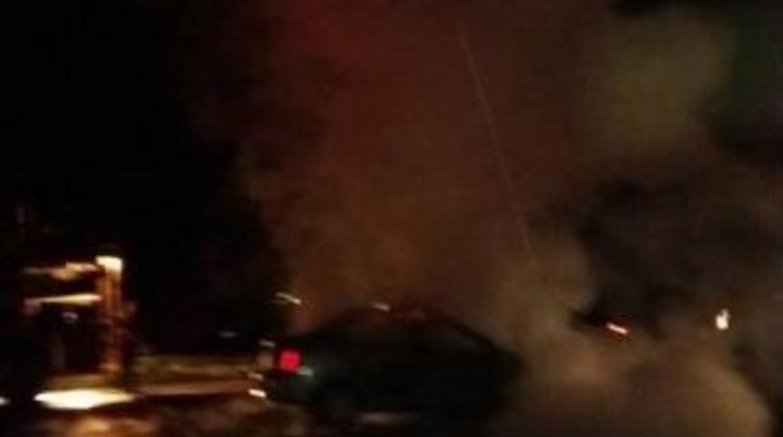 Motoru Yanan Ara&ccedil; Alev Topuna D&ouml;nd&uuml;