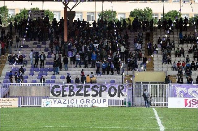 Amatör Lig Maçına Kitapla Gelen Maçı Bedava İzledi