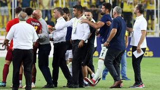 Maç sonrası Kadıköy'de olay! Volkan Demirel sahaya girdi