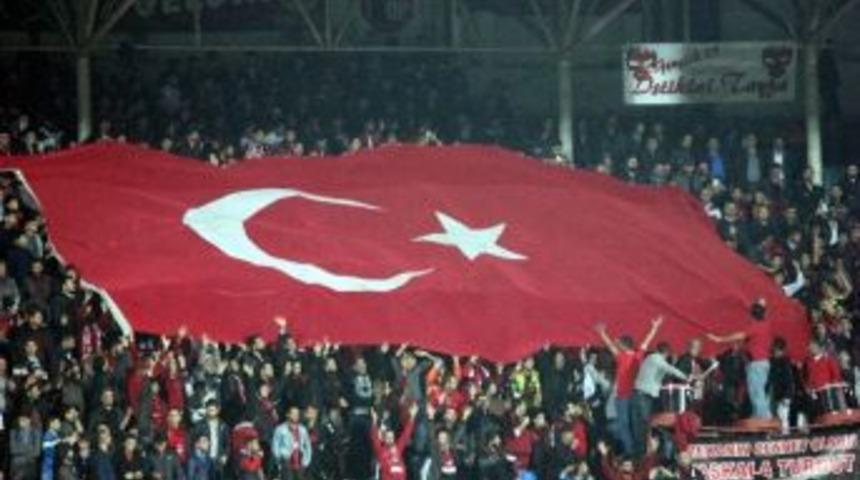 Gaziantepspor Ve Galatasaray Taraftarlarından "şehitler &Ouml;lmez" Tezah&uuml;ratı