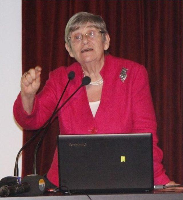 Prof. Dr. Canan Karatay’dan Sağlıklı Yaşam Konferansı