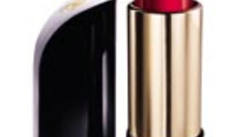 M&uuml;kemmel Makyaj Sonucu Sunan Ruj