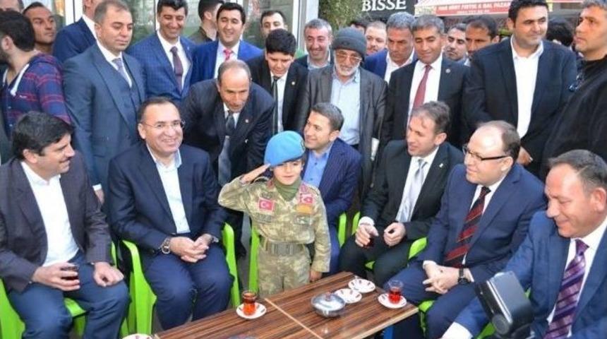 K&uuml;&ccedil;&uuml;k Hamza&rsquo;dan Bakan Bozdağ&rsquo;a Asker Selamı