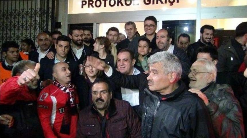 Ma&ccedil; &Ccedil;ıkışı Başkan Kızıl&rsquo;a, Davul Zurnalı Galibiyet Kutlaması