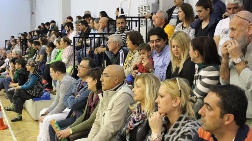 Fo&ccedil;a&rsquo;da Basketbol Coşkusu