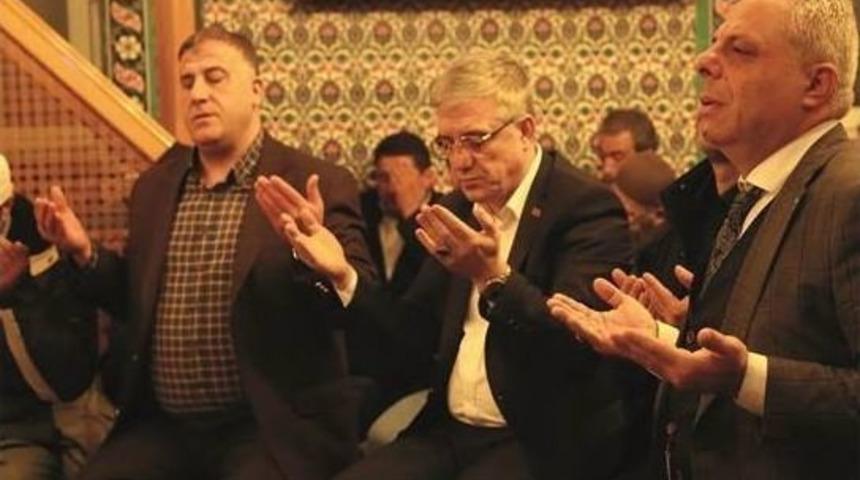 Fatih&rsquo;te Prof.dr. Necmettin Erbakan Ve Şehitler İ&ccedil;in Dua Edildi