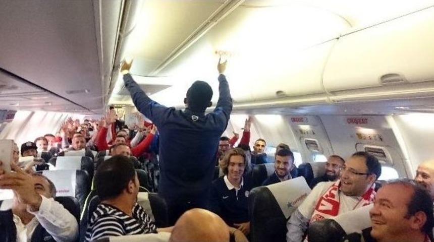 Eto&rsquo;o U&ccedil;akta &Uuml;&ccedil;l&uuml; &Ccedil;ektirdi