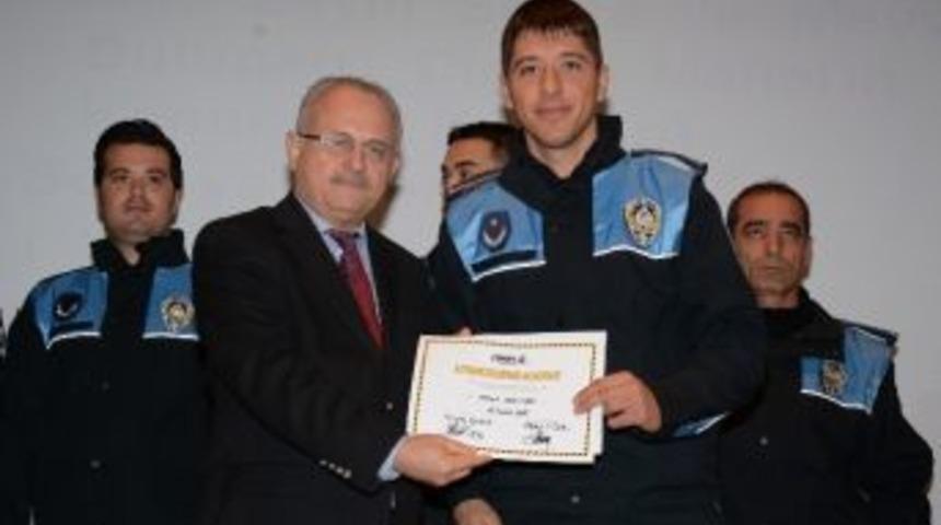 Eğitimden Ge&ccedil;en Zabıtalar Sertifikalarını Aldı