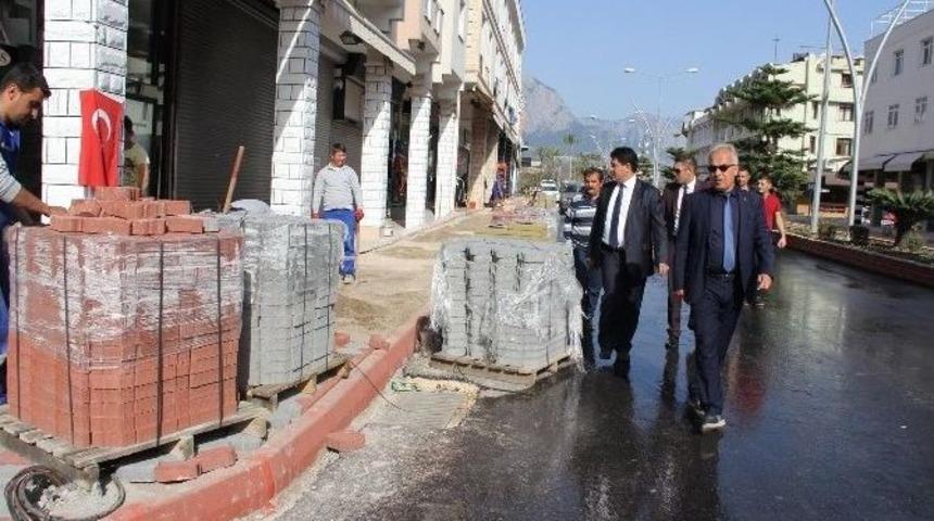 Başkan G&uuml;l, Yol Ve Kaldırım &Ccedil;alışmalarını İnceledi