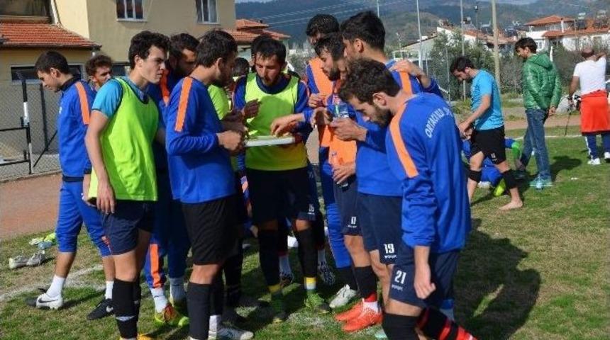 Ortaca Belediyespor&rsquo;a Taraftarlardan Baklava Ziyafeti