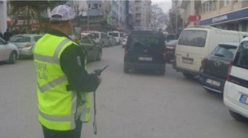 Park Yasağına Uymayan Ara&ccedil;lar &Ouml;nce Fotoğraflanıyor, Ardından Ceza Kesiliyor