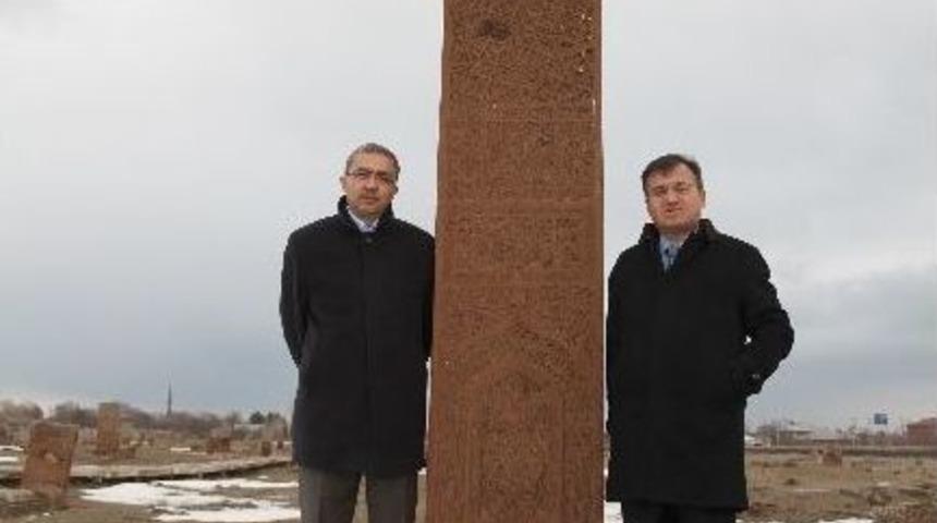 Rekt&ouml;r G&uuml;ven&ccedil;&rsquo;in Ahlat Ziyareti