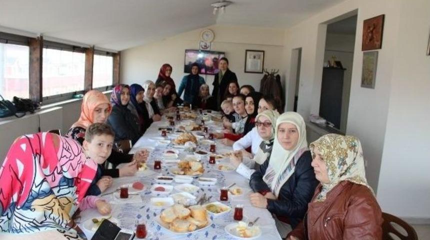 G&uuml;rc&uuml; Asıllı Kadınlar Kahvaltıda Buluştu