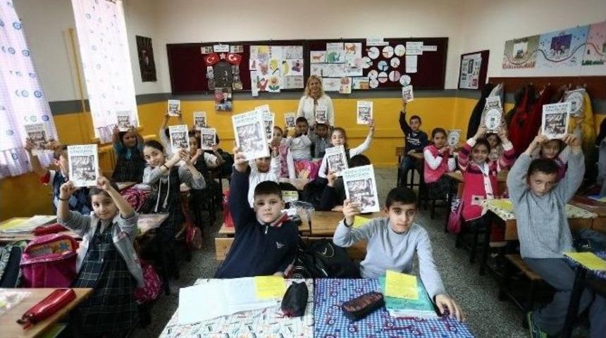 Konak Belediyesinden &Ouml;ğrencilere &Uuml;cretsiz Kitap