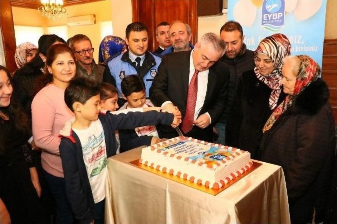 29 Şubat Doğumlular Yaş G&uuml;n&uuml; Pastalarını Birlikte Kesti