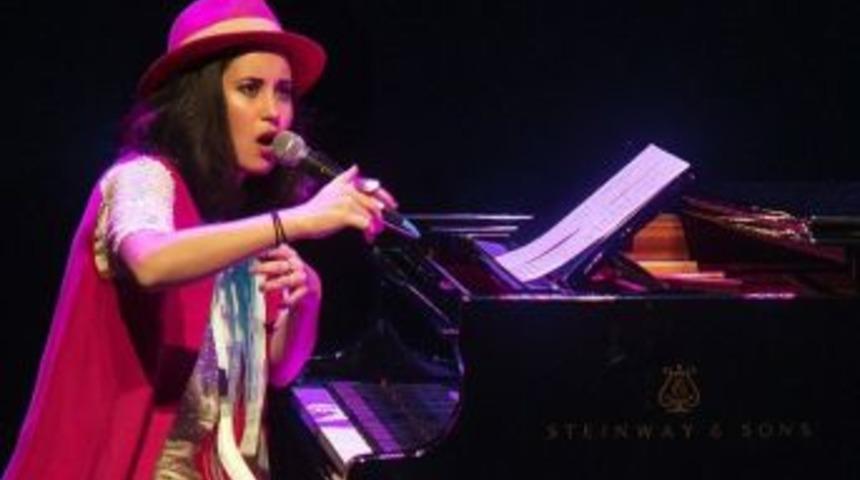 D&uuml;nya Sahnelerinde Sıra Dışı Tarzıyla Tanınan Karsu, &ldquo;d&uuml;nya B&ouml;brek G&uuml;n&uuml;&rdquo;nde Konser Verecek