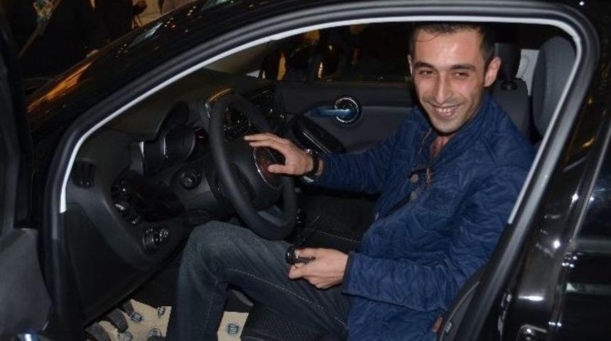 75 Liralık Alışveriş Yaptı, Otomobili Kaptı