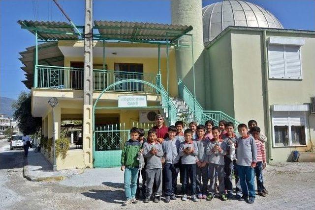 Bu İmam Başka İmam