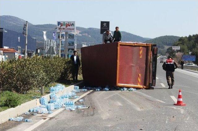 Beton Mikseri İle Kamyon Çarpıştı