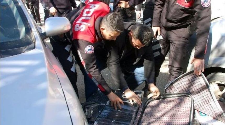 Kocalamaca Sonucu Yakalanan Otomobilden Ka&ccedil;ak Sigara &Ccedil;ıktı