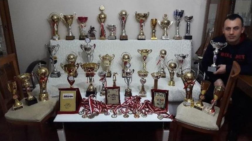 Bilardo Şampiyonu Destek Bekliyor