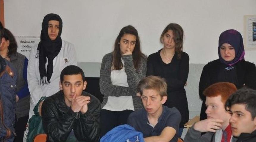 Kazada Hayatını Kaybeden Öğrencinin Okulunda Yas Var