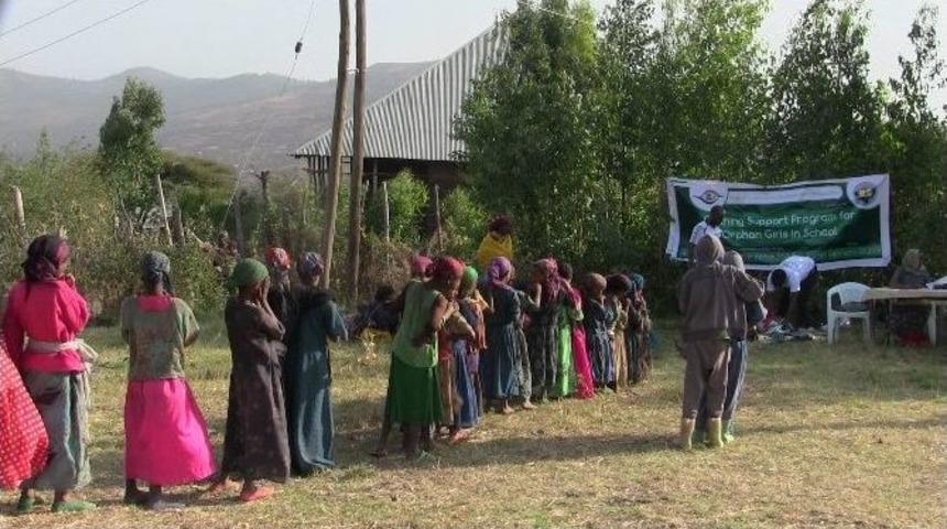 İhlas Vakfı&rsquo;ndan Habeşistan&rsquo;a Giyecek Yardımı