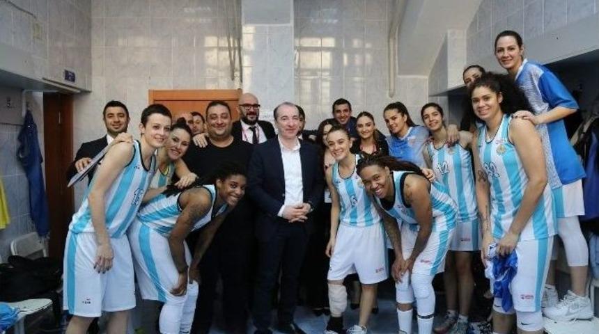 Adana Aski&rsquo;de Y&uuml;zler G&uuml;l&uuml;yor