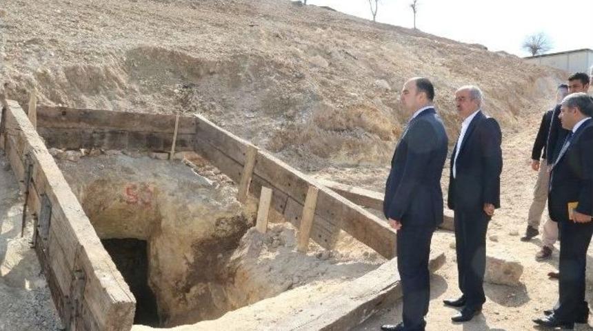 Şanlıurfa Kalesi Eteğinde Düzenleme Yapılıyor