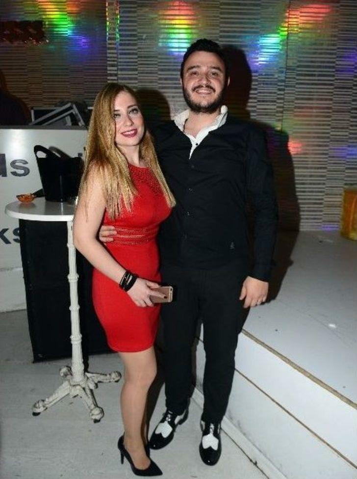 Ünlü Şarkıcı Kendi’den İzmir’de Muhteşem Konser G2