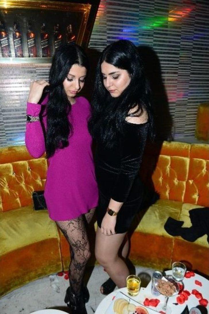 Ünlü Şarkıcı Kendi’den İzmir’de Muhteşem Konser G3