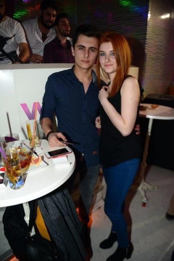 Ünlü Şarkıcı Kendi’den İzmir’de Muhteşem Konser G4