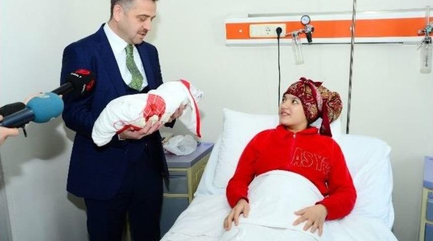 Başkan Usta, &Ouml;zel G&uuml;nde Doğan &Ccedil;ocukları Ziyaret Etti