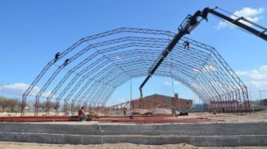 G&uuml;lşehir&rsquo;in İlk Halı Sahası Belediye Tarafından Yaptırılıyor