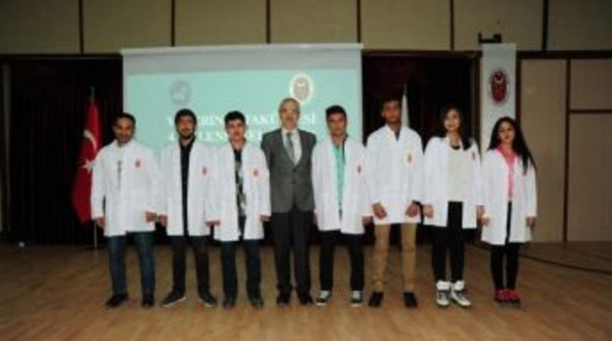 Yyü’de Önlük Giydirme Töreni