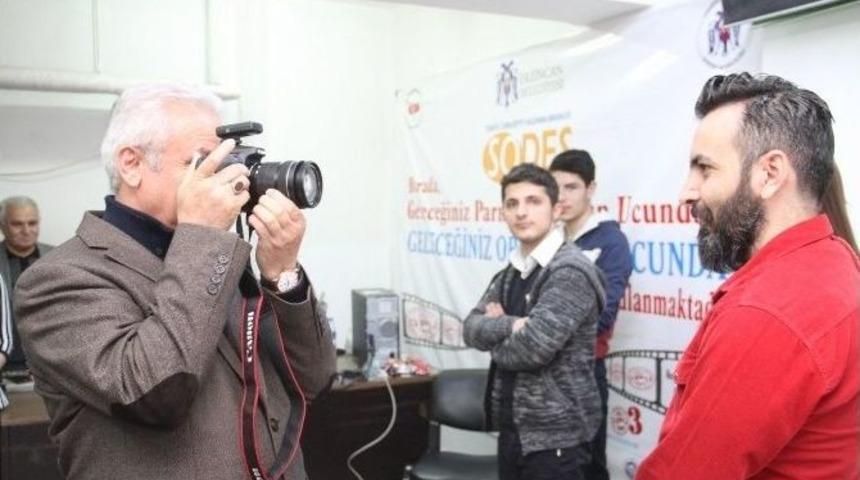 Başkan Başsoy&rsquo;dan Fotoğraf&ccedil;ılık Kursuna S&uuml;rpriz Ziyaret