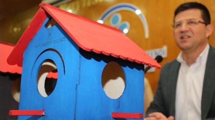 &Ouml;ğrencilerden Merkezefendi Belediyesi&rsquo;ne Kuş Evleri Hediyesi