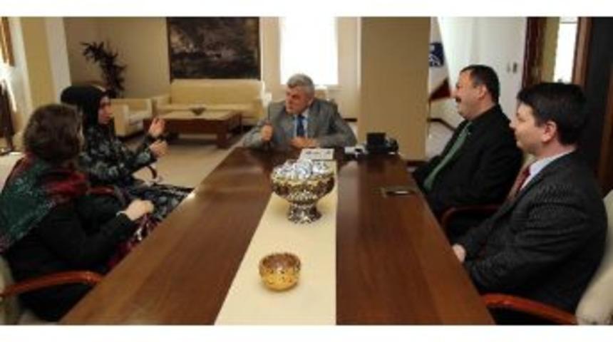 Başkan Karaosmanoğlu, Braille Alfabesi İle Kuran &Ouml;ğreten &Ouml;ğretmeni Ağırladı