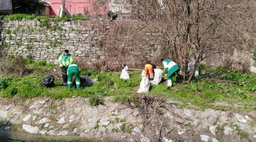 Osmangazi Belediyesi Dere Kıyılarını Temizledi