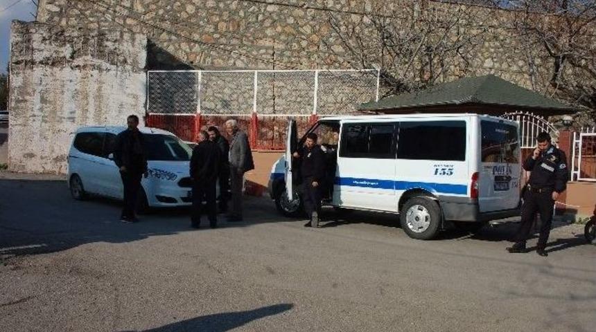 Adıyaman&rsquo;da Otomobilden &Ccedil;anta &Ccedil;alındı