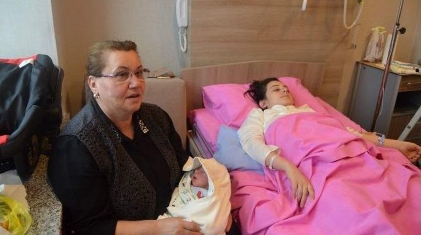 29 Şubat&rsquo;ta Evlenmenin Ve Doğum Heyecanı Yaşamanın Keyfini Yaşadılar