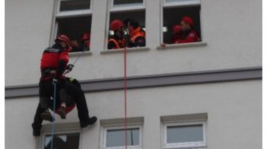 Deprem, Yangın Ve Kaza Tatbikatı Nefes Kesti