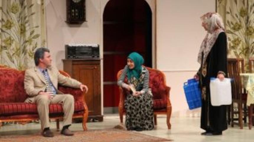 28 Şubat&rsquo;ta &lsquo;karanlıkta A&ccedil;an &Ccedil;i&ccedil;ekler&rsquo; Gebze&rsquo;de Sahnelendi