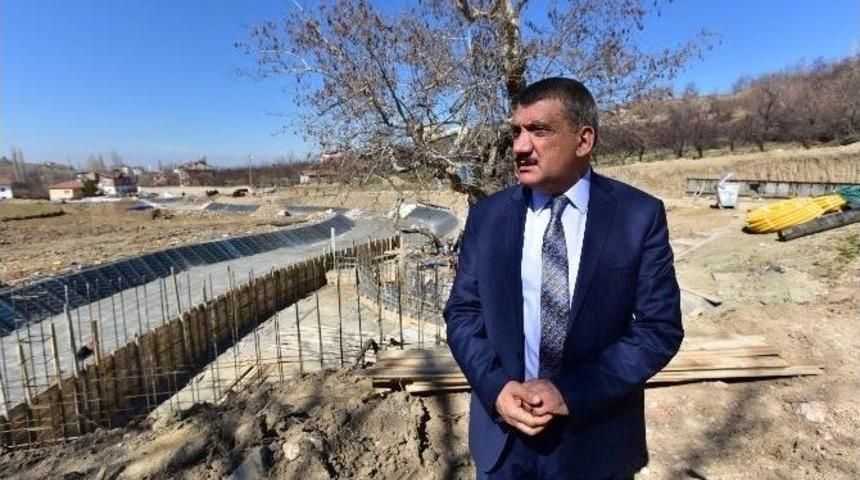 G&uuml;rkan, Tarihi &Ccedil;ınar Projesi Alanında İnceleme Yaptı