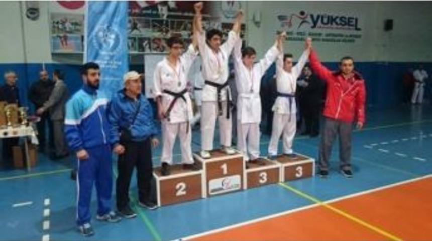 Yıldırımlı Karateciler Madalyaları Topladı